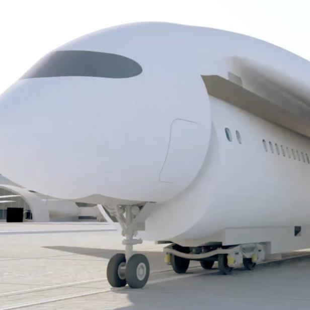 Ein futuristisches, weißes Flugzeug auf einem Rollfeld.