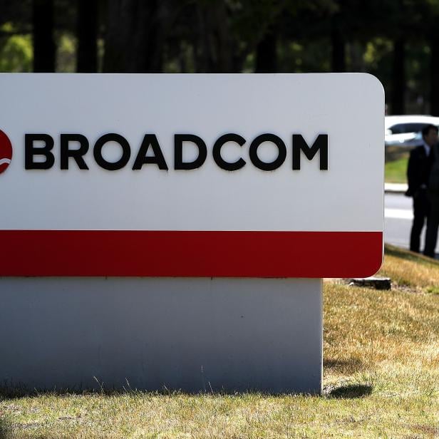 FILES-US-INTERNET-SEMICONDUCTORS-SOFTWARE-MERGER-BROADCOM