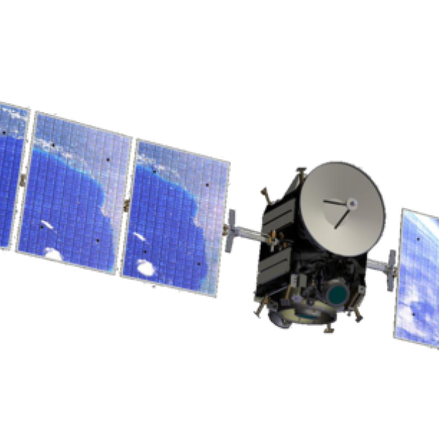 Ein Satellit mit großen Solarpanelen und einer Antenne vor einem weißen Hintergrund.