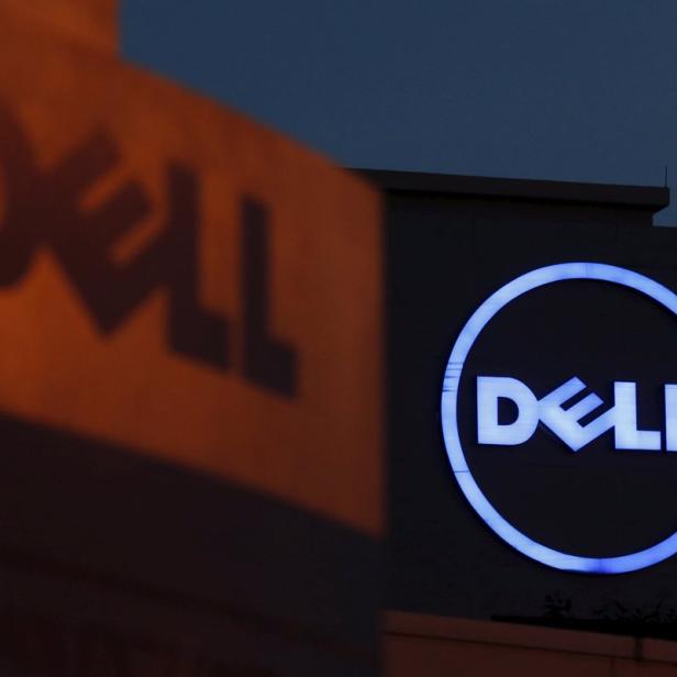 Das Dell-Logo leuchtet an einem Gebäude.