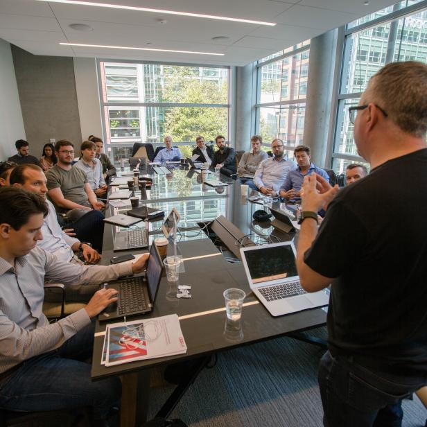 Mike Butcher, Editor At Large bei TechCrunch, gab den Teilnehmern einen Einblick in das Leben im Silicon Valley.