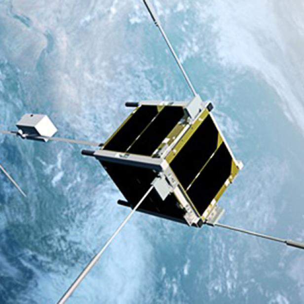 Zwei Satelliten sind durch ein Kabel vor der Erdkugel verbunden.