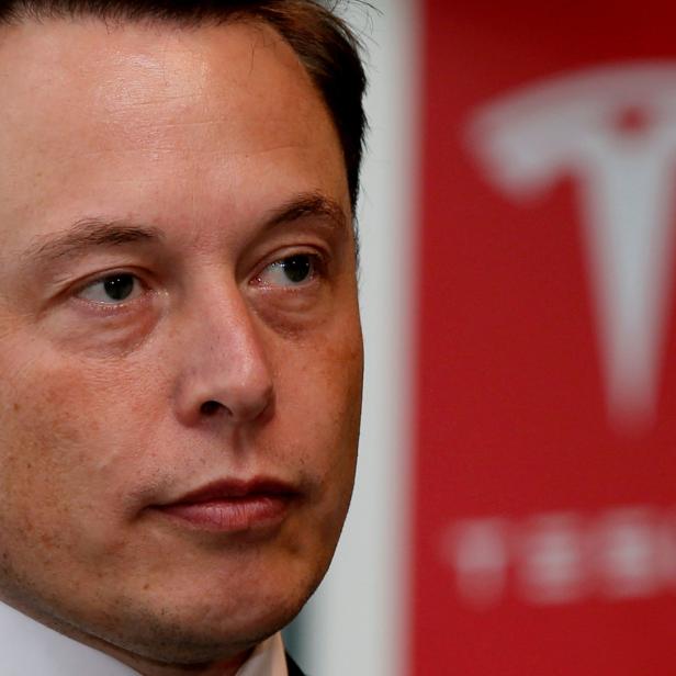 FILE PHOTO: Tesla Motors Inc Chief Executive Elon Musk pauses during a news conference in Tokyo