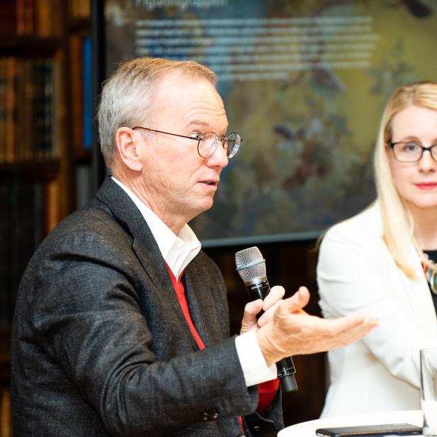 Erid Schmidt und Margarete Schramböck