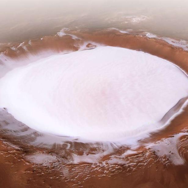 Ein Krater auf dem Mars ist mit Eis bedeckt.