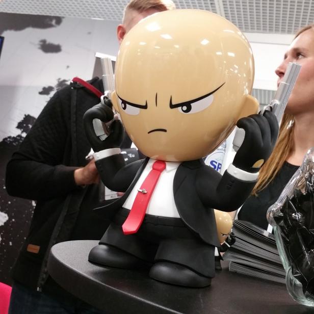 Eine Hitman-Figur am Stand von IO Interactive