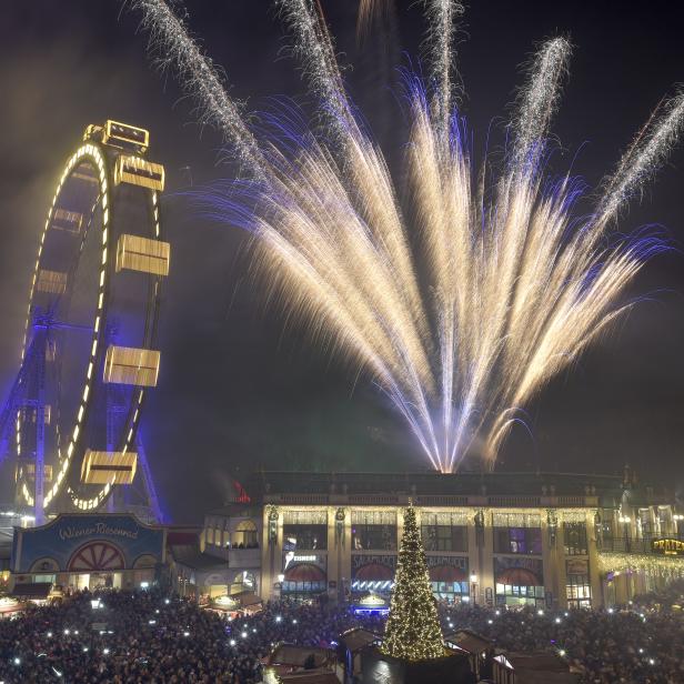 FEUERWERK ZUM JAHRESWECHSEL 2016/17 BEIM WIENER RIESENRAD