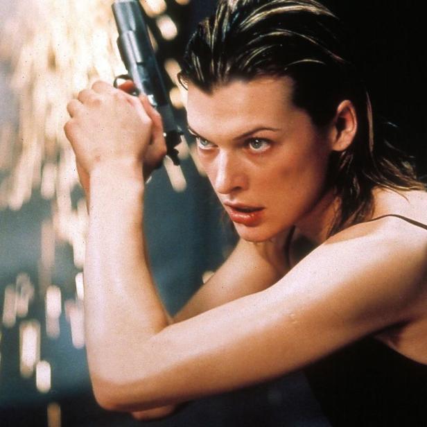 Milla Jovovich in Resident Evil (2002)