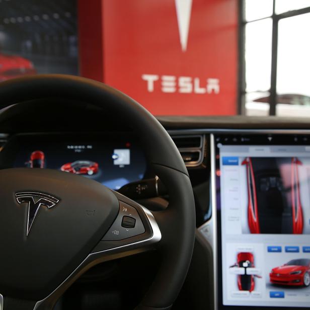 US-INVESTIGATION-CONTINUES-INTO-TESLA-DRIVER'S-DEATH-WHILE-IN-AU