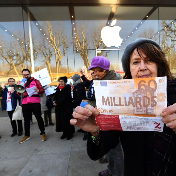 FRANCE-ECONOMY-TECHNOLOGY-APPLE-DEMO