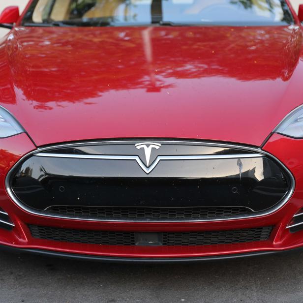 US-TESLA-STOCK-FALLS-AS-COMPANY'S-Q4-NUMBERS-MISS-EXPECTATIONS