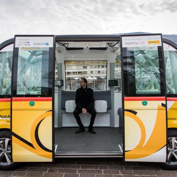 Das Smartshuttle der Schweizer Post ist selbstständig unterwegs