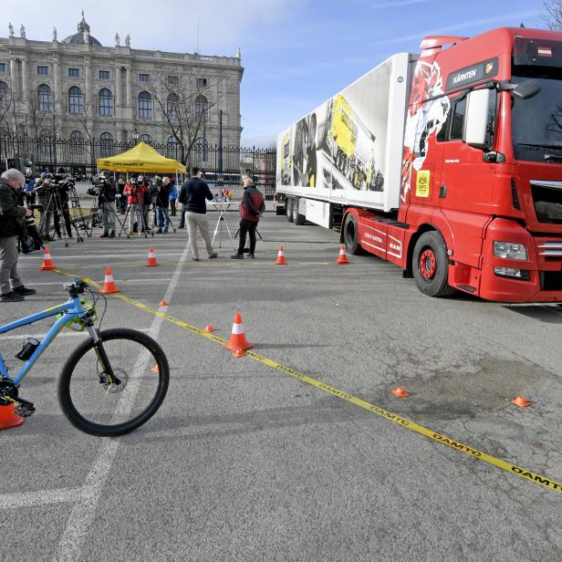 PK ÖAMTC "TOTER WINKEL LKW"