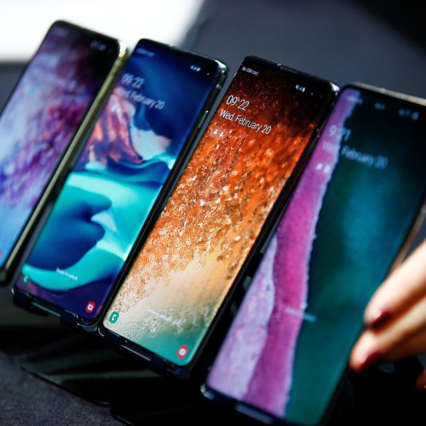 A Samsung employee arranges the new Samsung Galaxy S10e, S10, S10+ and the Samsung Galaxy S10 5G smartphones at a press event in London