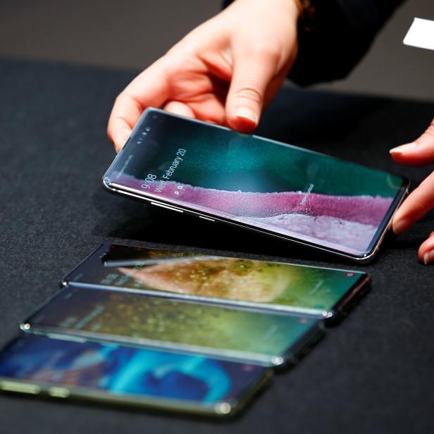 A Samsung employee arranges the new Samsung Galaxy S10e, S10, S10+ and the Samsung Galaxy S10 5G smartphones at a press event in London