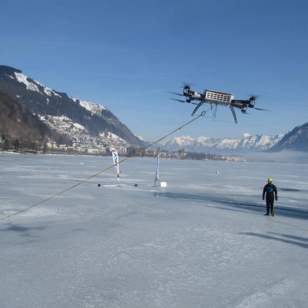 ++ HANDOUT ++ SALZBURG: TEST FÜR MENSCHENBERGUNG MIT DROHNE IM ZELLER SEE