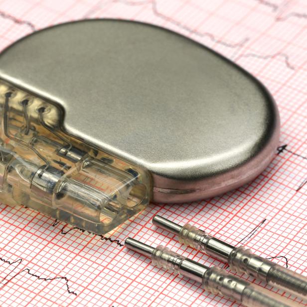 Electrocardiograph with pacemaker