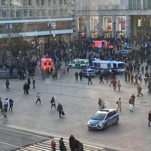 Massenschlägerei auf Berliner Alexanderplatz