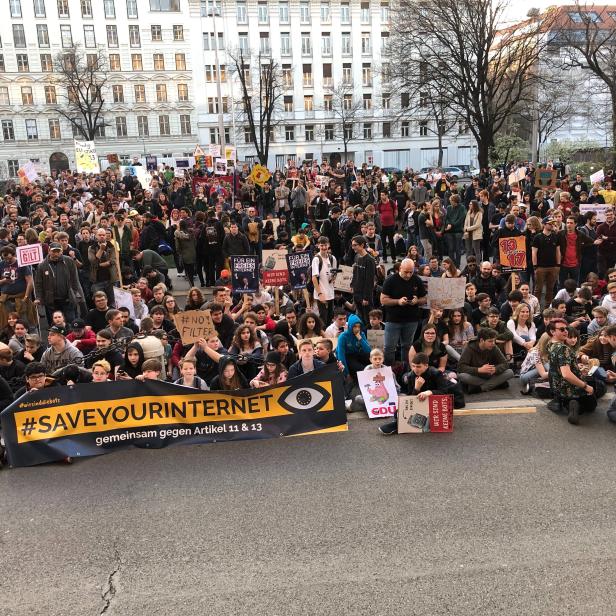 In Wien beteiligten sich 4000 Menschen an der #SaveTheInternet Demo.