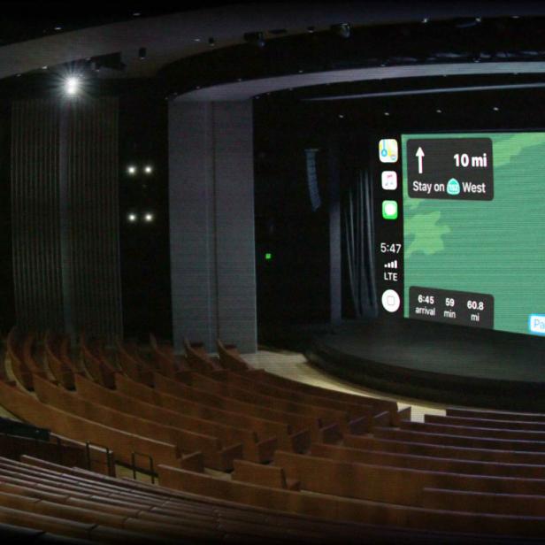 Bereits Stunden vor Event-Beginn zeigt Apple Live-Bilder aus dem Steve-Jobs-Theater