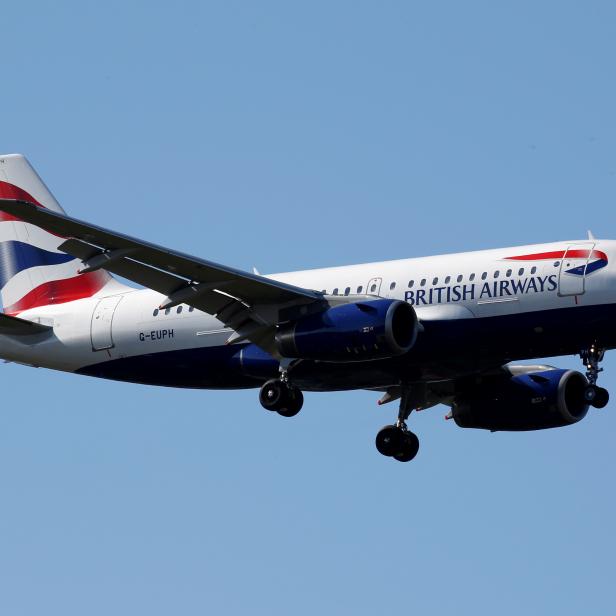 The G-EUPH British Airways Airbus A319-131 makes its final approach for landing at Toulouse-Blagnac airport