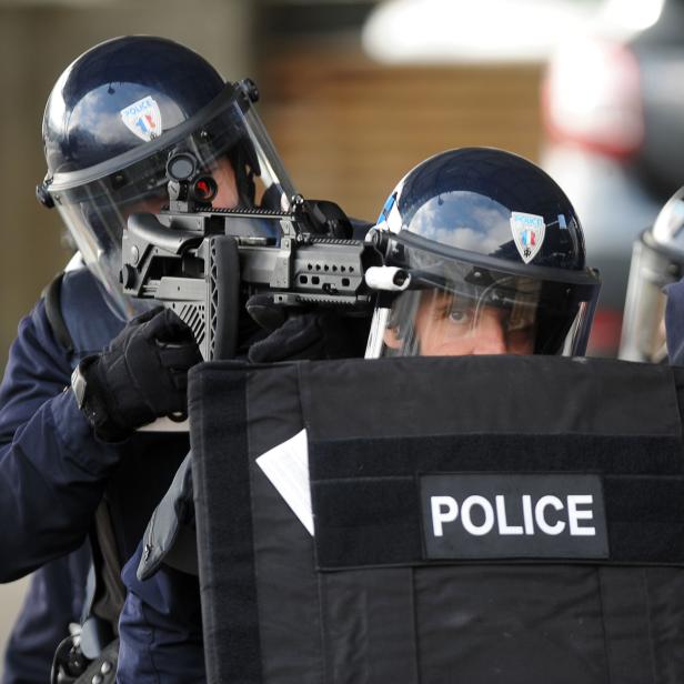 FRANCE-SECURITY-POLICE-RESCUE-DRILL