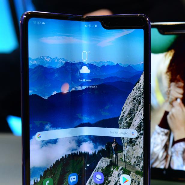 Das Samsung Galaxy Fold in Reih und Glied