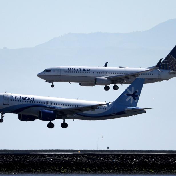 US-BOEING-Q1-PROFITS-PLUMMET-21-PERCENT-DUE-TO-737-MAX-JET-FAILI