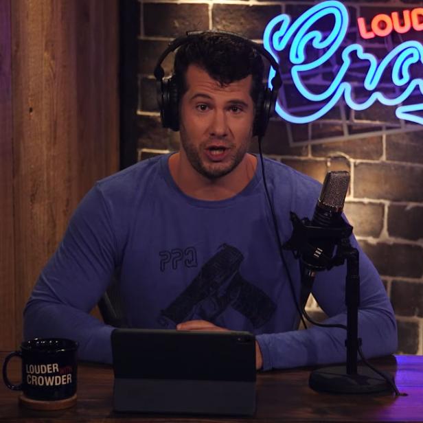 Steven Crowder (Bild) hat den Journalisten Carlos Maza angeblich jahrelang persönlich attackiert, während YouTube untätig blieb.