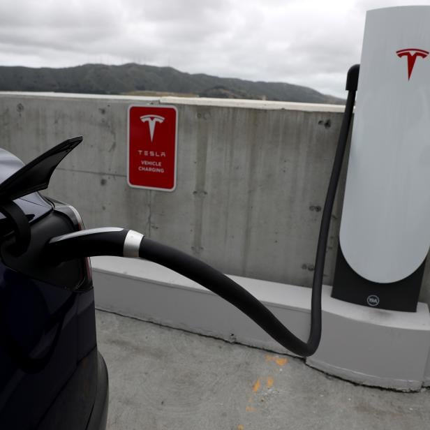 US-TESLA'S-STOCK-HITS-TWO-AND-HALF-YEAR-LOW-AS-ANALYSTS-CONTINUE