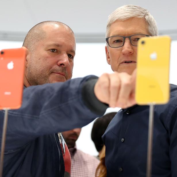 Jony Ive (Bild links) und Apple-Chef Tim Cook