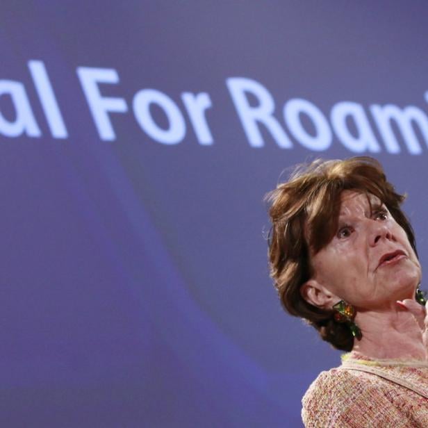 epa02811494 European Commission vice President in charge of the Digital Agenda, Dutch Neelie Kroes talks to media during a news conference on new roaming proposal to benefit mobile phone users across Europe at the European commission headquarters in Brussels, Belgium 06 July 2011. Neelie Kroes is planning to force further reductions in mobile-phone roaming charges by encouraging more competition on the European telecoms market. EPA/OLIVIER HOSLET