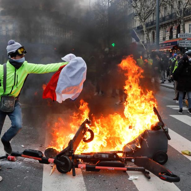 FRANCE-POLITICS-SOCIAL-DEMO