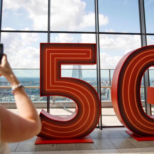 BRITAIN-TELECOMMUNICATION-MOBILE-BUSINESS-VODAFONE-5G