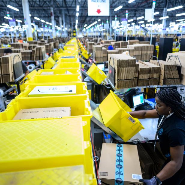 FILES-US-IT-RETAIL-LIFESTYLE-EARNINGS-AMAZON