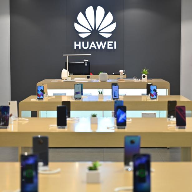 FILES-CHINA-US-TELECOM-ESPIONAGE-EARNINGS-HUAWEI