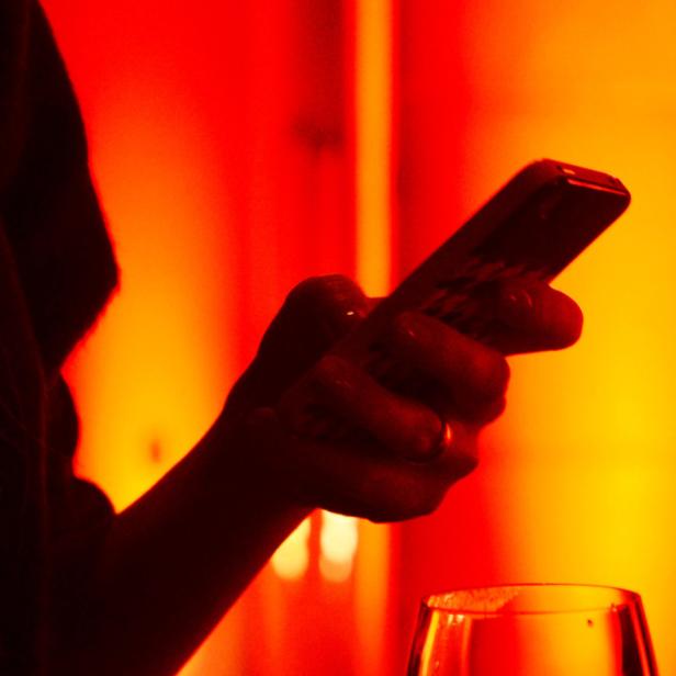 Flirts mit anderen und heimlich gesendete SMS regen am meisten auf
