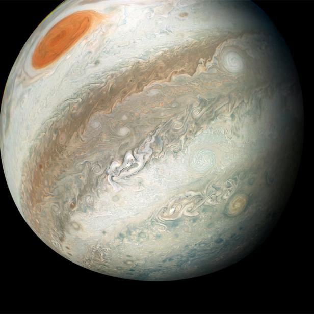 Ein farblich verstärktes Bild des Jupiters, aufgenommen von der NASA-Raumsonde Juno.