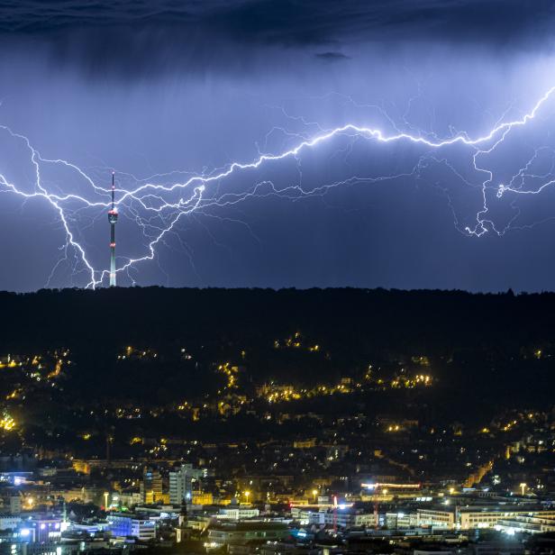 Blitzspektakel am Stuttgarter Fernsehturm