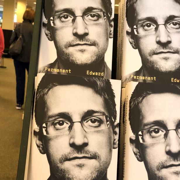 US-JUSTICE-DEPARTMENT-FILES-LAWSUIT-OVER-EDWARD-SNOWDEN'S-NEW-BO