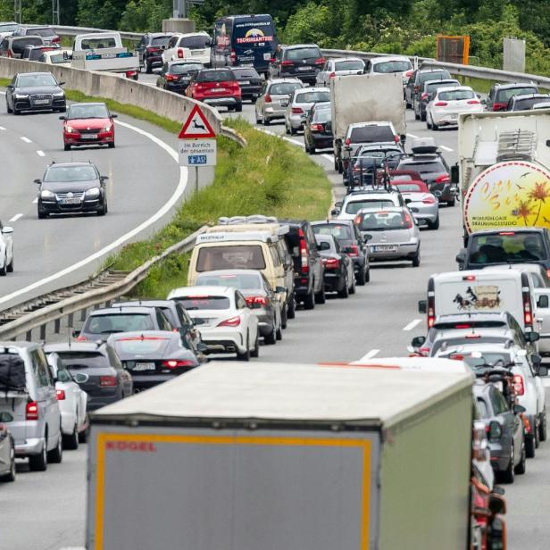 E-Mobilität verbraucht weniger Öl als herkömmliche Verkehrsmittel.