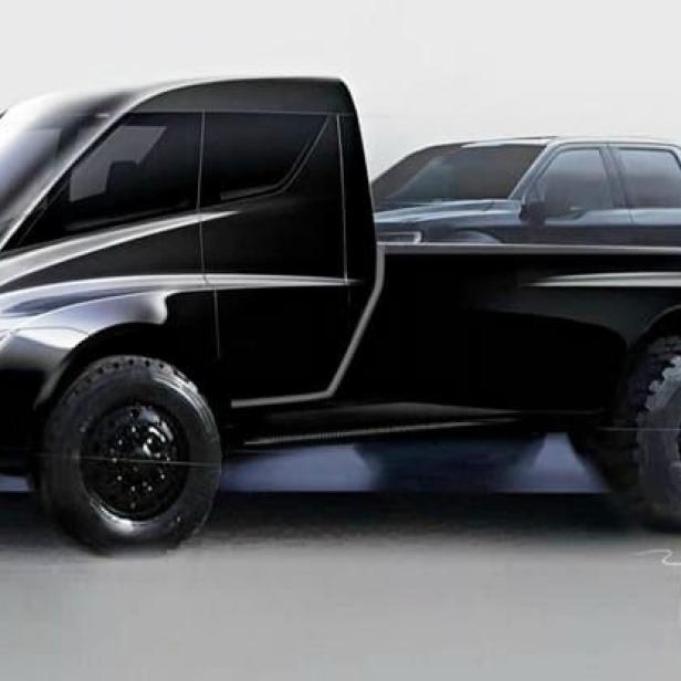 Ein futuristischer, schwarzer Tesla-Truck mit einem herkömmlichen Pickup auf der Ladefläche.