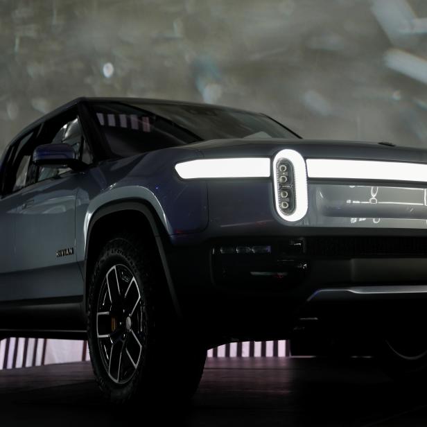 Rivian stellt auf der LA Auto Show in Los Angeles den vollelektrischen Pickup-Truck R1T vor.