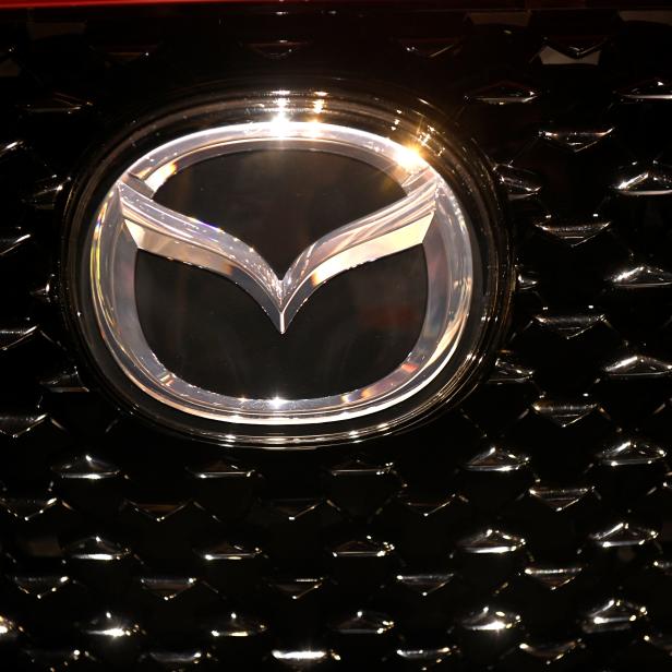 Das Mazda-Logo auf der LA Auto Show in Los Angeles.