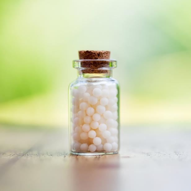 Homöopathie - Ein Konzept mit homöopathischen Arzneimitteln.