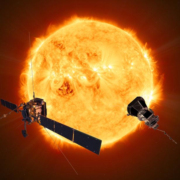 Der europäische Solar Orbiter (li.) und die Parker Solar Probe der NASA (re.) werden in den kommenden Jahren gemeinsam die Sonne erforschen