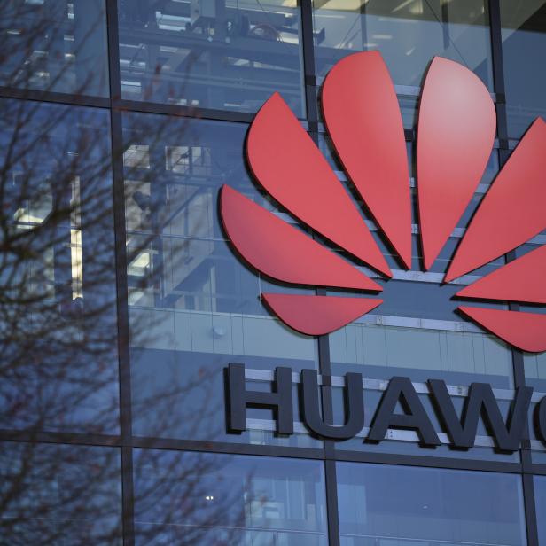 BRITAIN-CHINA-US-TELECOMS-IT-MOBILE-SECURITY-5G-HUAWEI