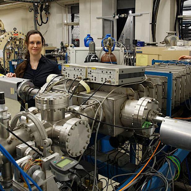 K. Hain mit Masterstudent M. Kern haben am Vienna Environmental Research Accelerator Spurenkonzentrationen von 233U und 236U nachgewiesen