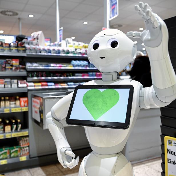 Robot nurse helps supermarket-goers keep minimum distance amid coronavirus pandemic