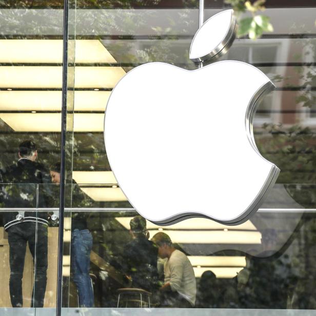 Neue Apple-Produkte werden im Apple Store in Frankfurt am Main verkauft.